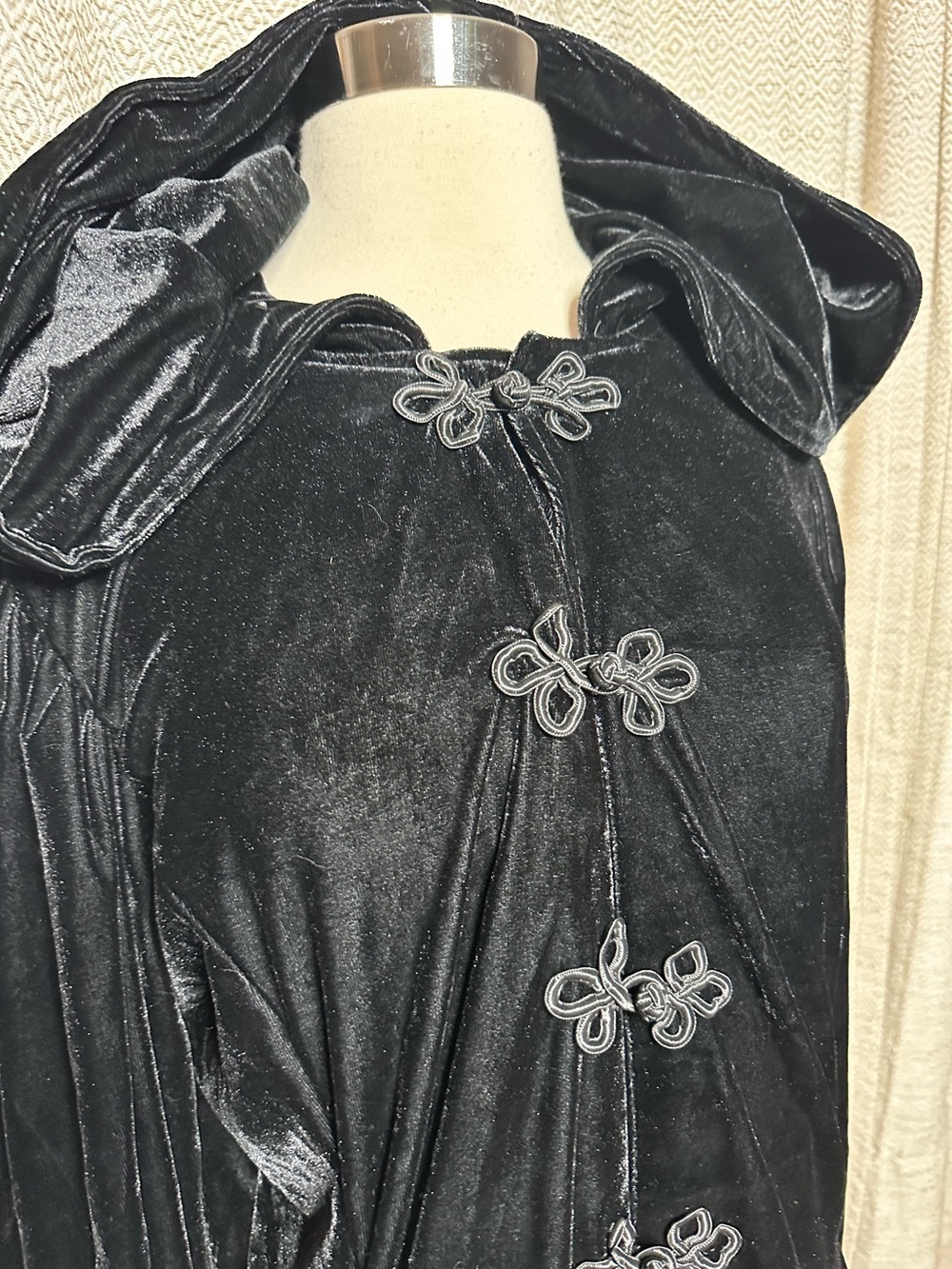 The Pyramid Collection Black Velvet Hooded Duster Coat Frog Closure Large Goth - Picture 4 of 9